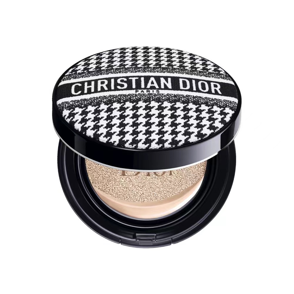 Phấn Nước Dior Kiểm Soát Dầu Giữ Ẩm 5g