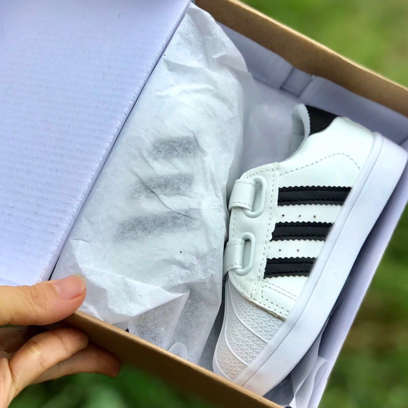 Giày Adidas cho bé