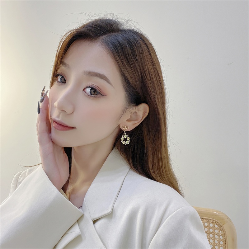 Khuyên tai kẹp không bấm lỗ chốt cố định K066 bằng hợp kim mạ vàng hình tròn bông hoa đính hạt trai dáng midi Leous