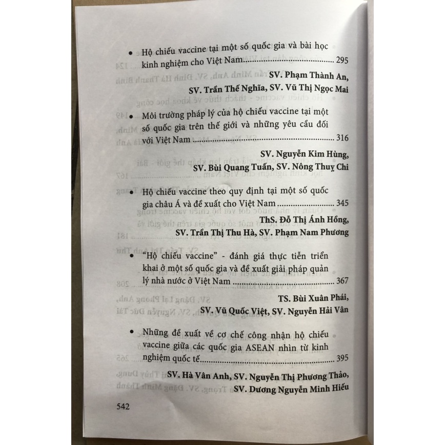 Sách - Một số vấn đề pháp lý về hộ chiếu vaccine