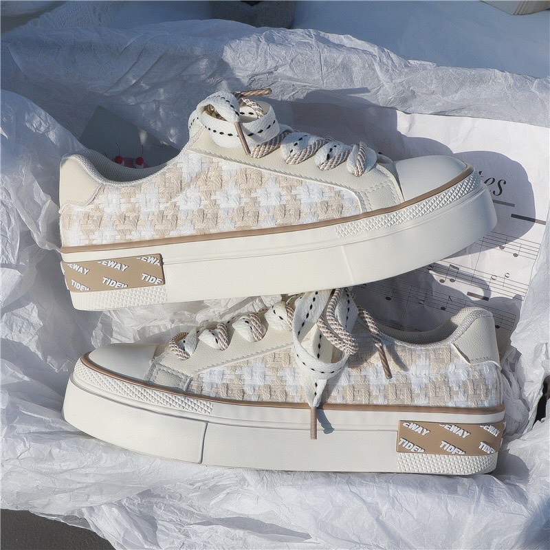 GIÀY THỂ THAO DẠ KẺ 2 MÀU ĐEN KEM