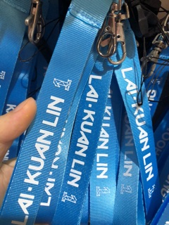 Strap, nametag Wanna One xả lỗ