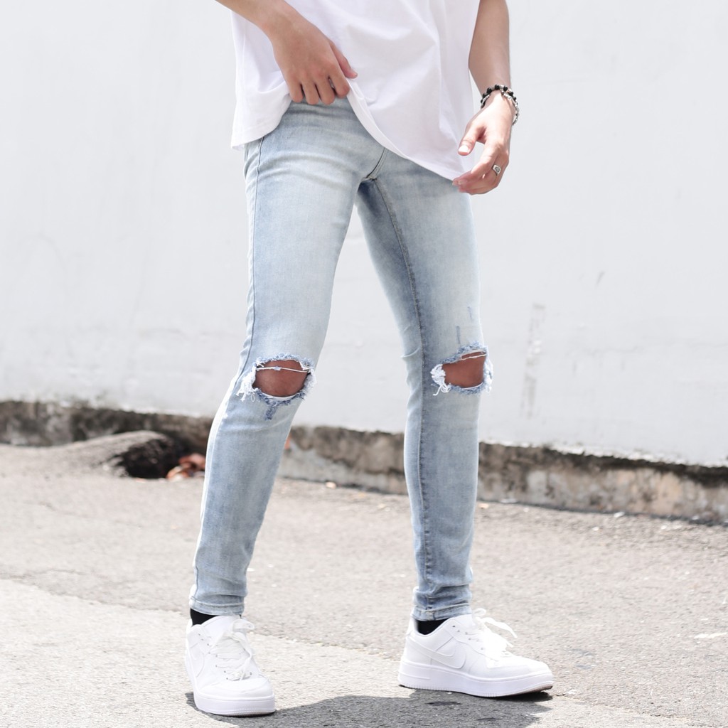 Quần Skinny Jeans Nam-Màu Xanh Nhạt-Rách Gối-Chất Liệu Cotton Co Giãn-Ống Đứng Dáng-Ống Ôm Chân Chuẩn Skinny