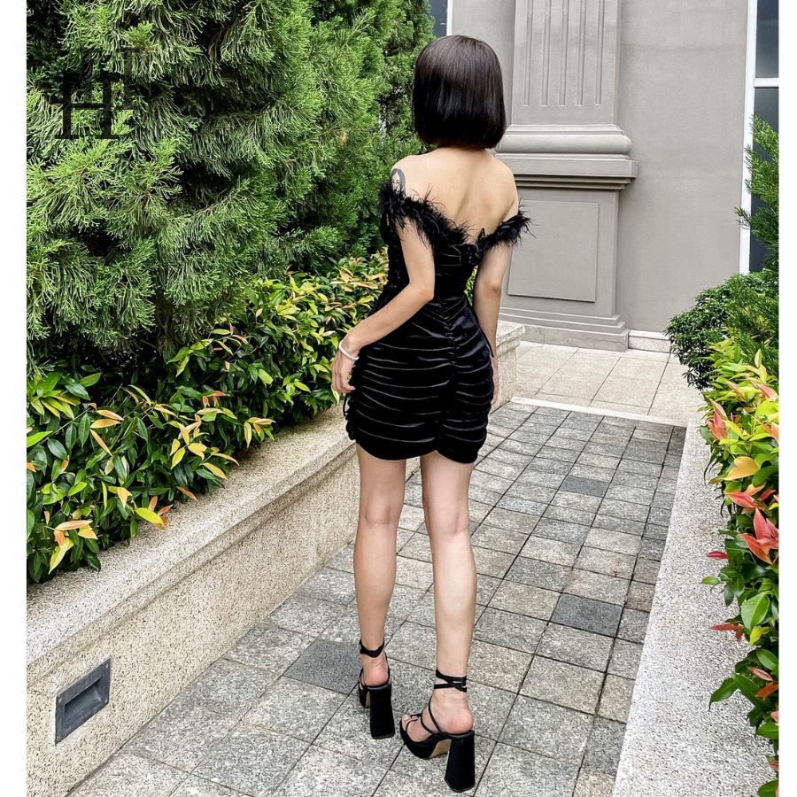 Đầm bẹt vai đen viền lông vũ nhún thun HDT279 Hỉn Hỉn Store