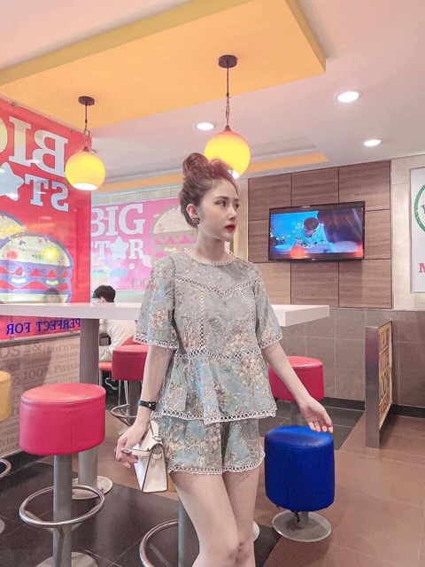 Set ren hoa dập ren ba màu