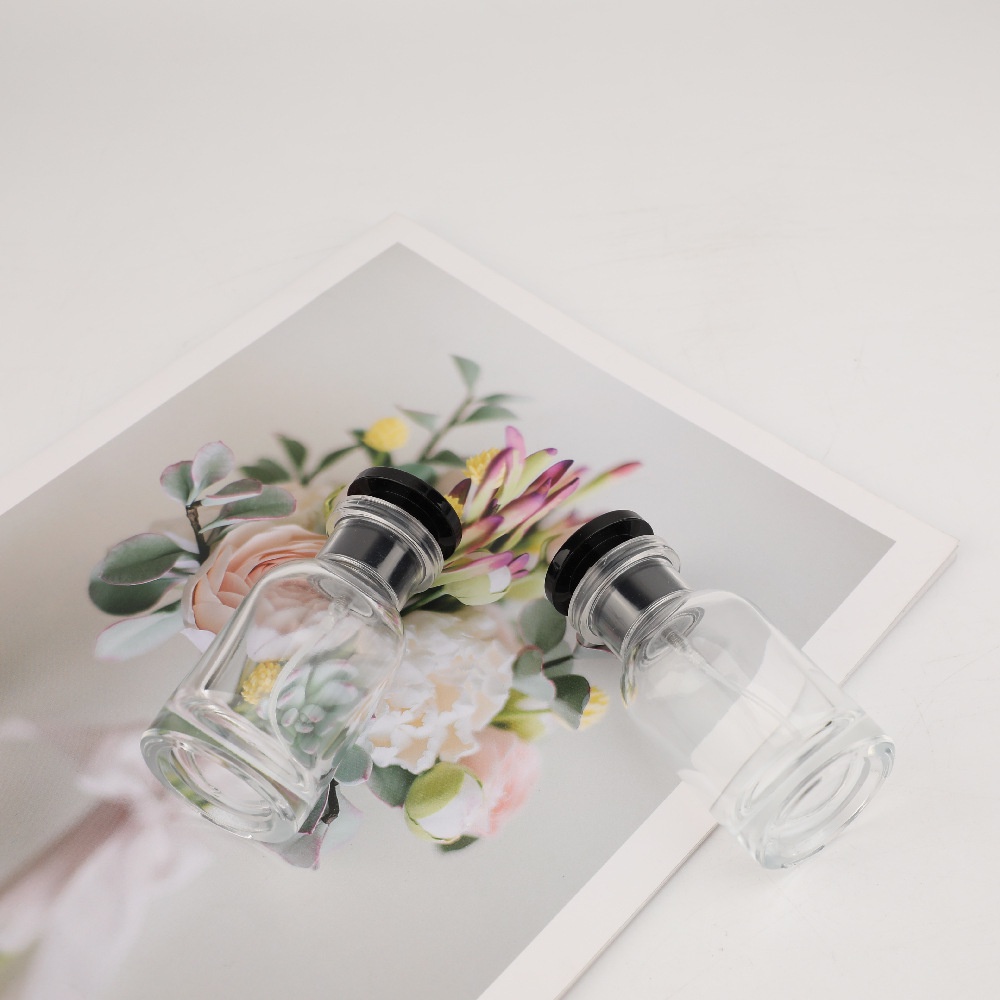 Chai Xịt Nước Hoa Rỗng Bằng Kính 30ml Dùng Khi Đi Du Lịch