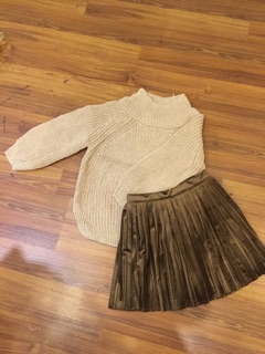 Set áo len dày + váy nhung xếp li