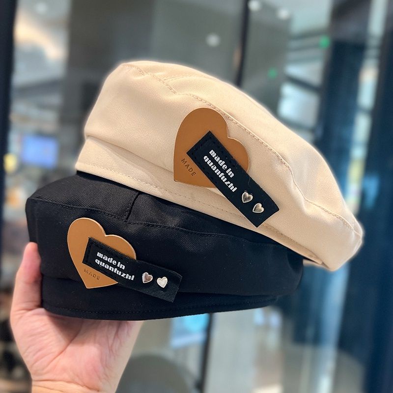 Mũ Beret Hình Trái Tim Và Tag Đen