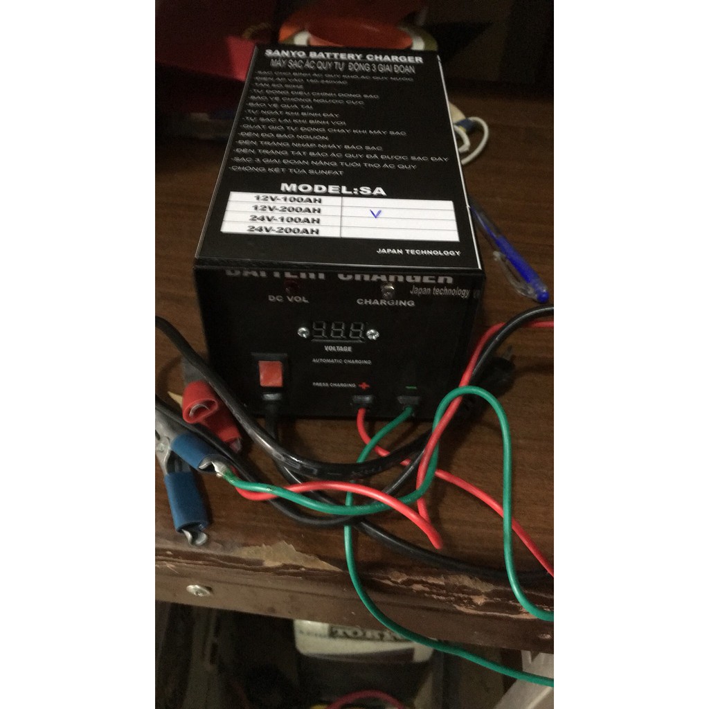 Máy nạp ắc quy 12V-200Ah (SANYO) Nhật Bản