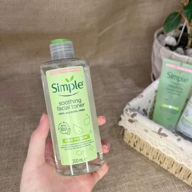 Nước hoa hồng Simple Kind To Skin Soothing Facial Toner, Toner cho da nhạy cảm Simple mẫu mới