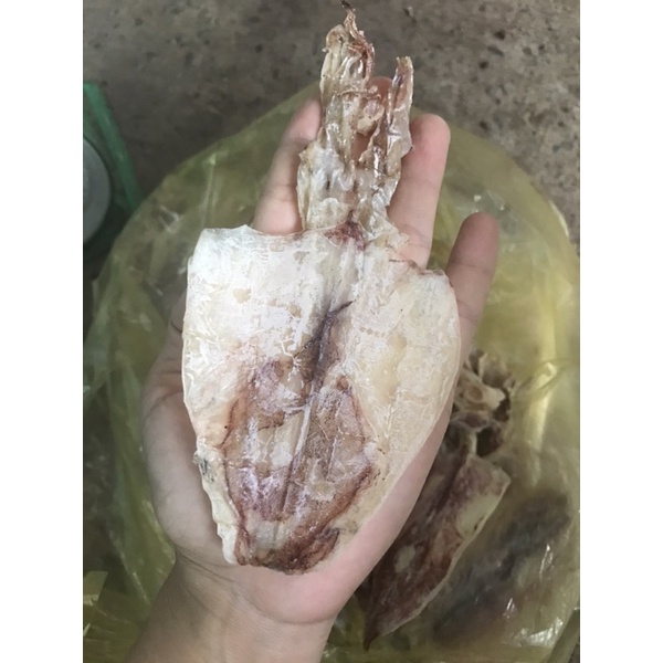 1 con khô mực to như hình siêu ngọt, thơm, ăn là ghiền