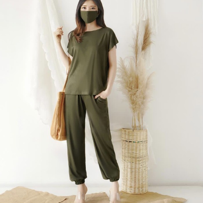 One Bộ Đồ Màu Trơn Kèm Khẩu Trang Kiểu Quân Đội Cá Tính Cho Nữ