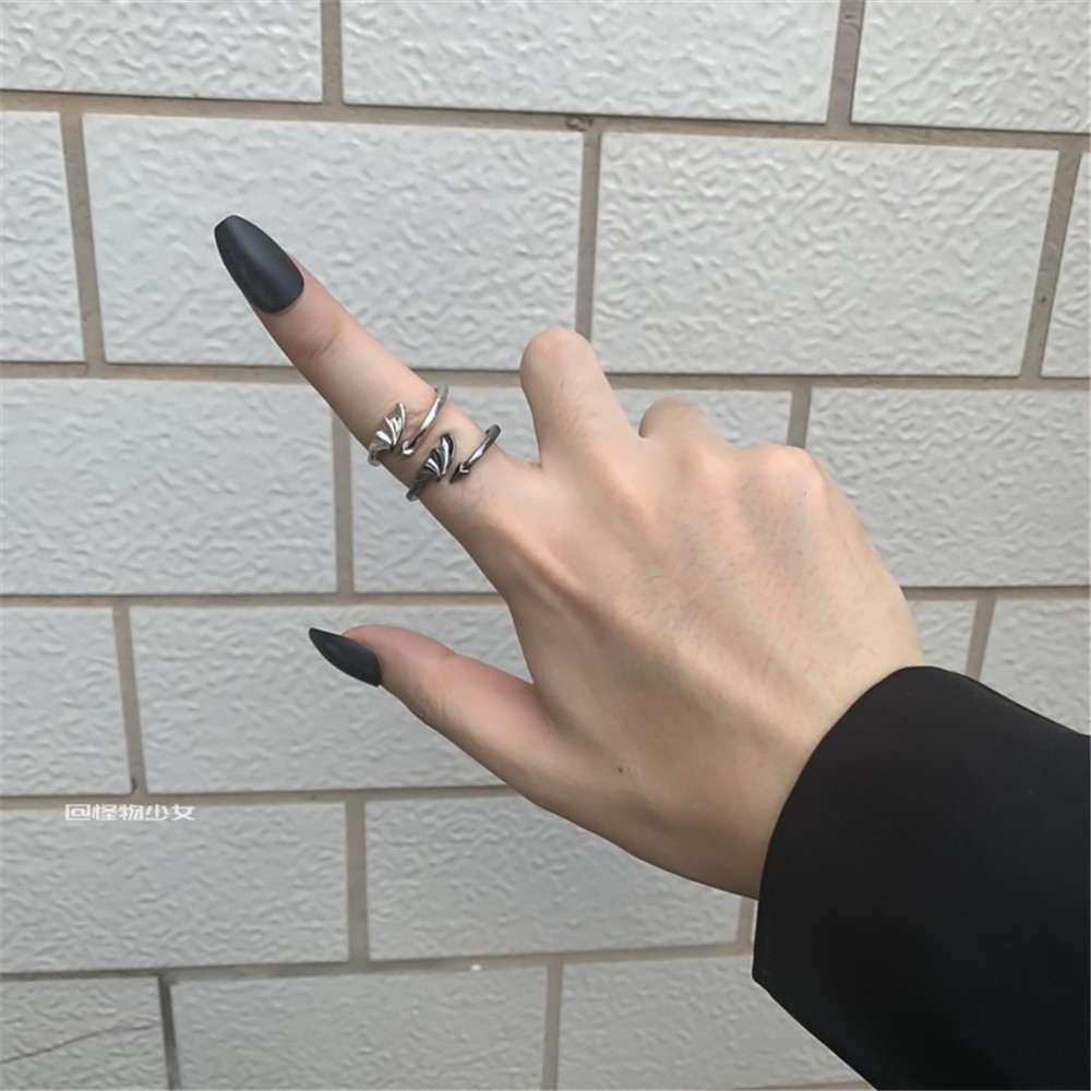 Nhẫn đôi khắc hình cánh thiên thần phong cách gothic