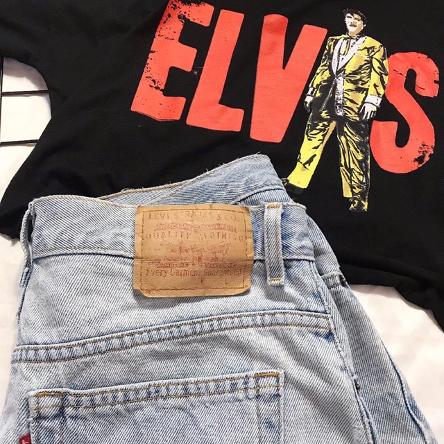 Short jean levis và áo croptop 160k