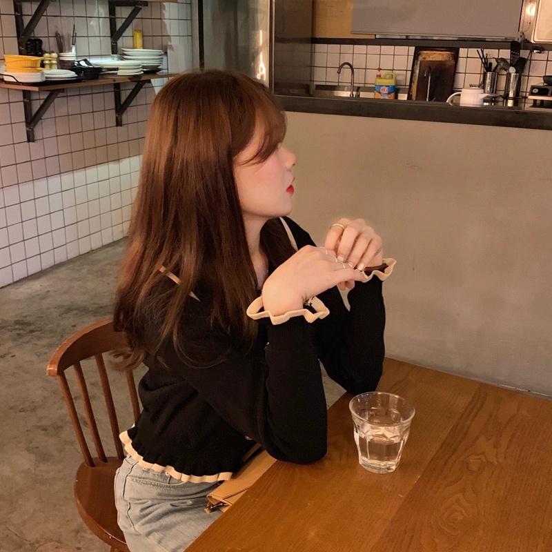 Áo sweater tay dài màu đen đơn giản nữ tính