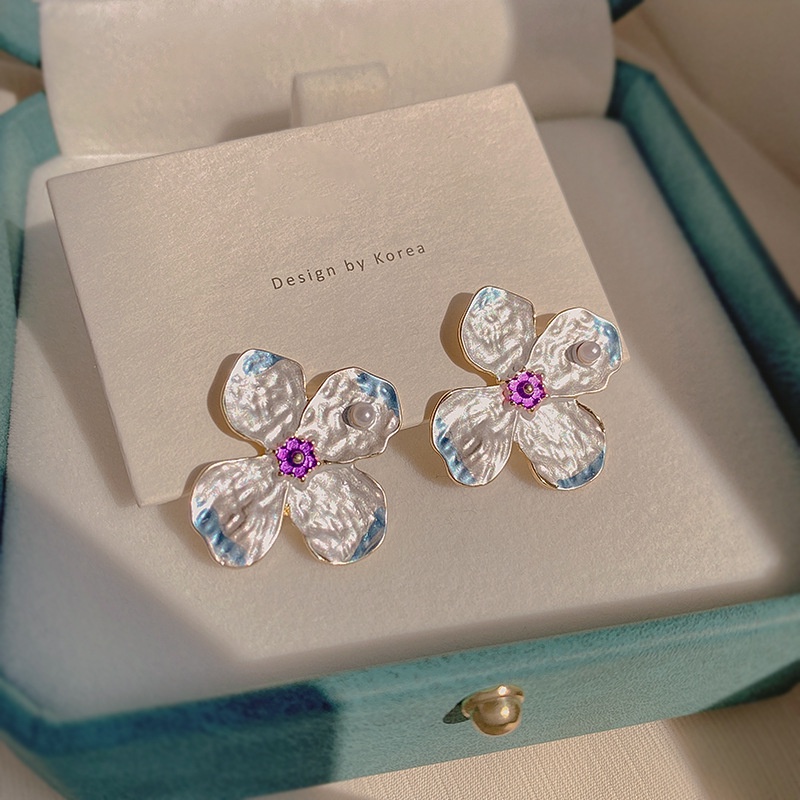 Khuyên Tai Hình Hoa Đính Ngọc Trai Phong Cách Mới Thời Trang Mùa Hè 2022