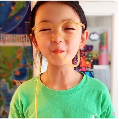 Ống hút trong suốt hình mắt kính