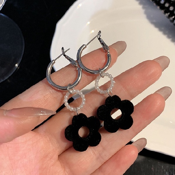 Khuyên tai hình bông hoa nhỏ đính ngọc trai phong cách mùa thu đông trẻ trung