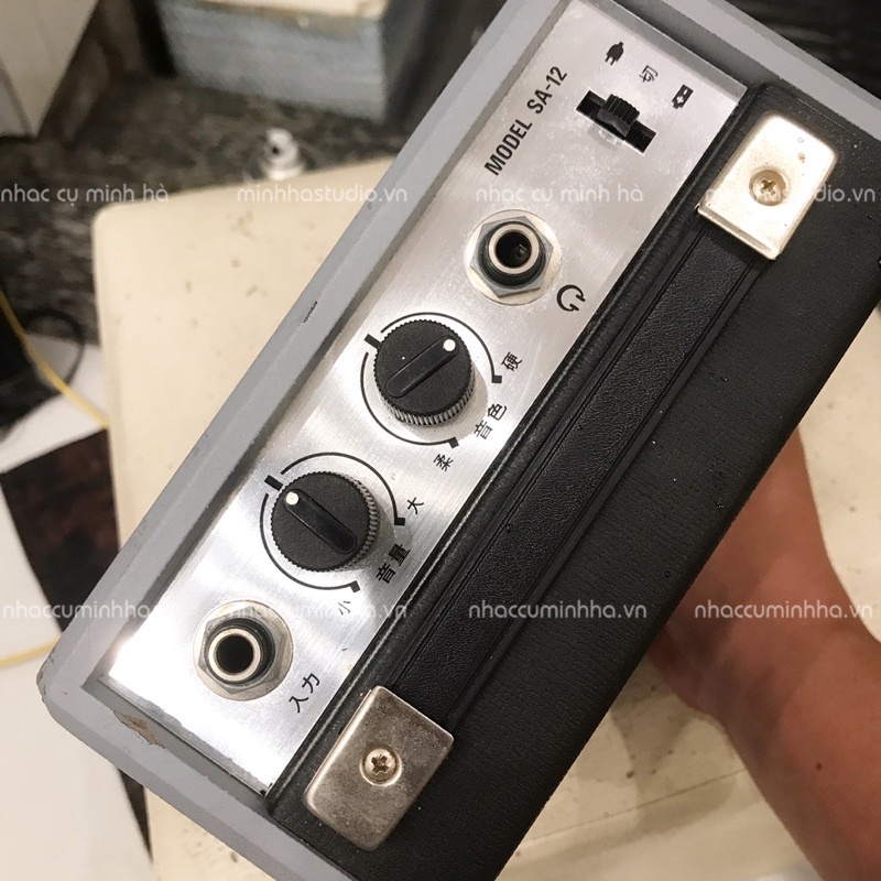 Ampli mini cho đàn guitar điện Suzuki SA-12, chạy pin hay ghim điện đều được, chơi hoàn hảo