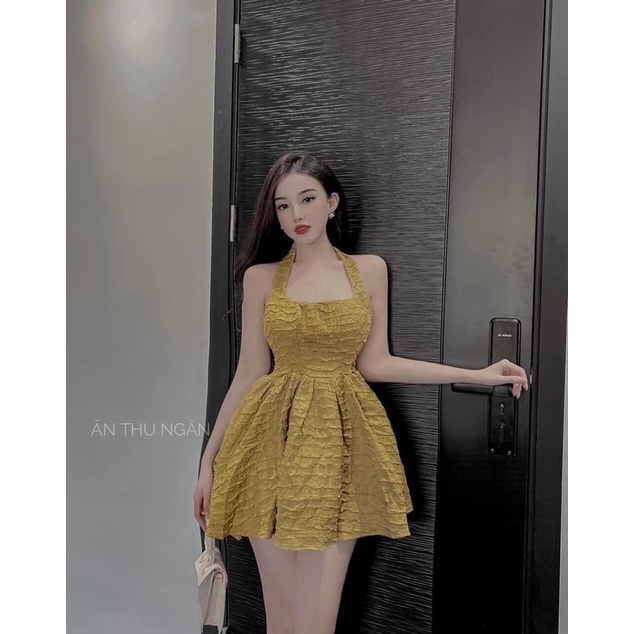 Váy gấm cổ yếm hở lưng dáng xoè siêu sexy quyến rũ