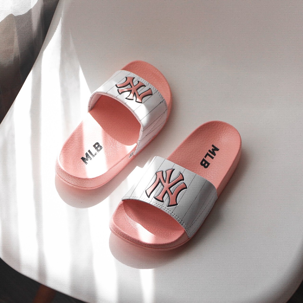 Dép 𝐌𝐋𝐁 NY Trơn Unisex Nam Nữ Quai Ngang Chữ In Nỗi Siêu Cá Tính Tặng Kèm Box