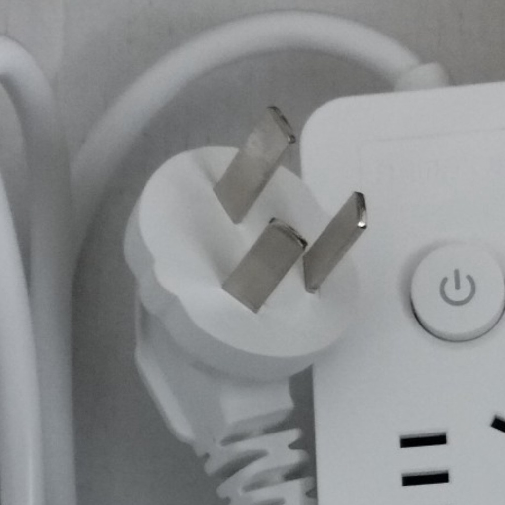 HÀNG THANH LÝ - Ổ cắm điện Remax Power Strip PC-6 chui dẹp tích hợp 3 cổng sạc USB Dài 1.8 mét