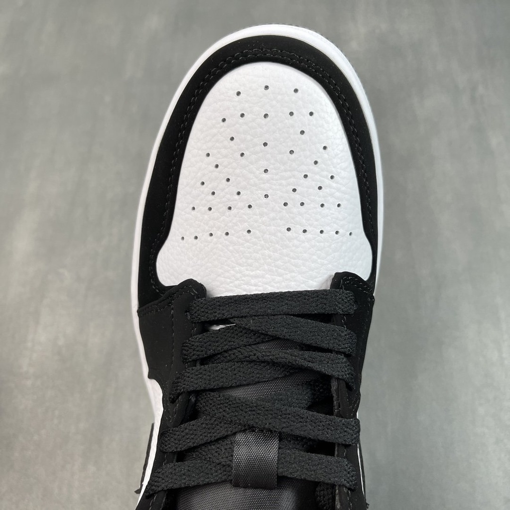 Giày Sneakers Jordan 1 Cổ Thấp Phối Màu Đen Trắng Trẻ Trung Năng Động 553558 001 35.5-47.5