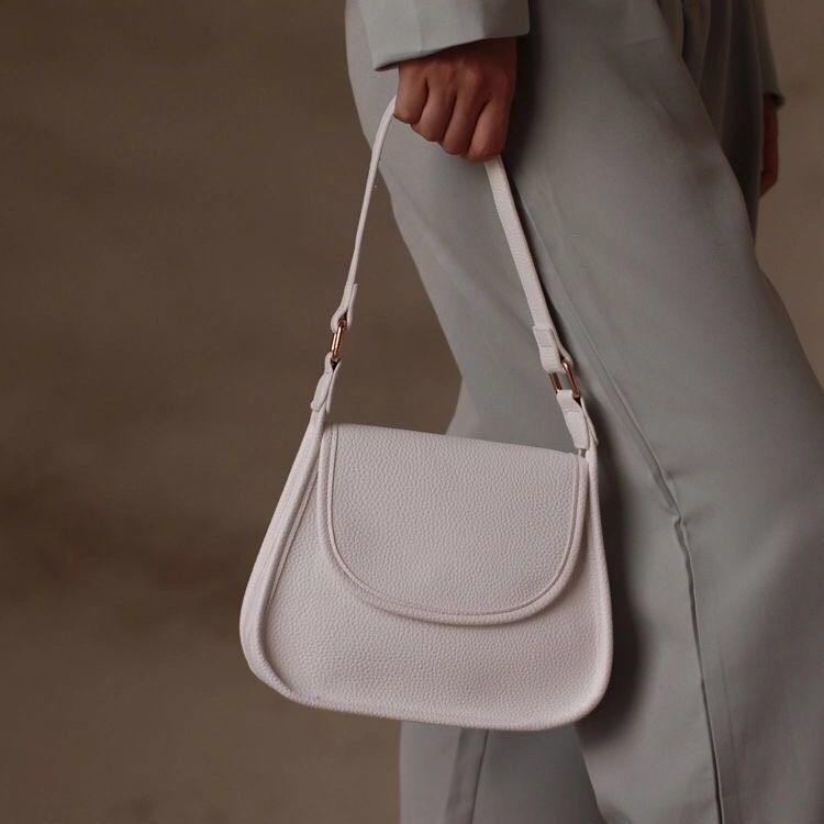 Túi kẹp nách da sần giá yêu P097