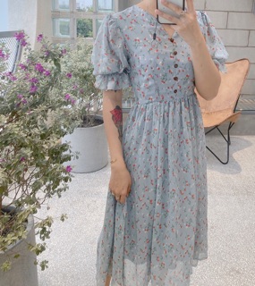đầm hoa voan tay phồng cổ V