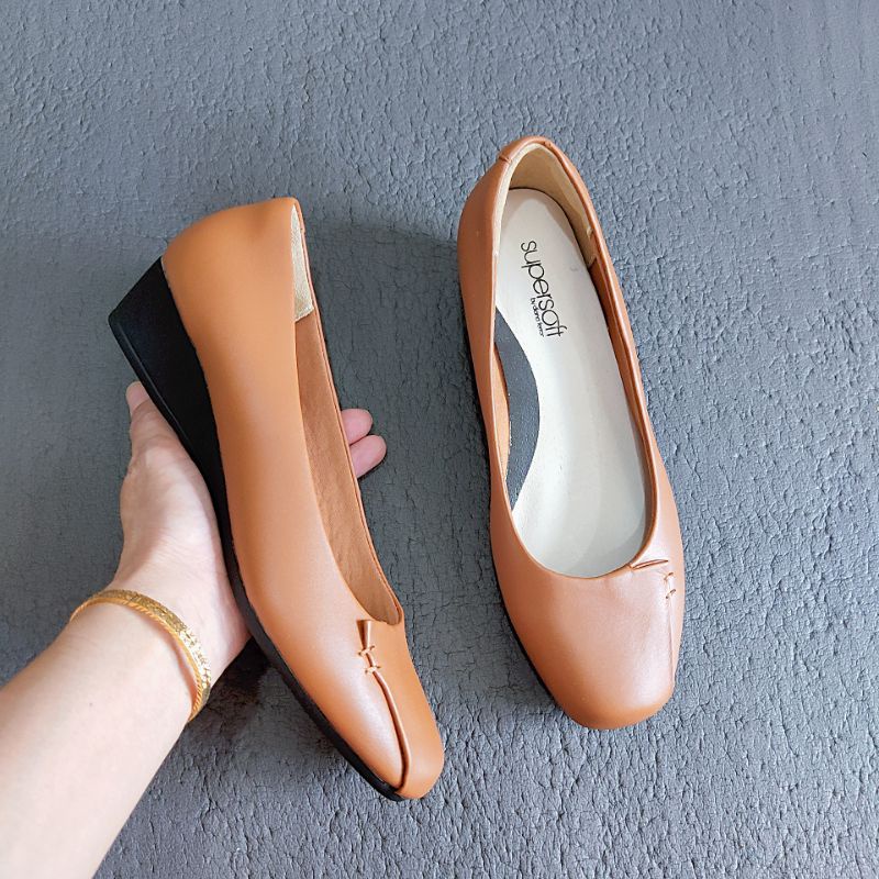 Giày cao gót đế bằng Supersoft da thật