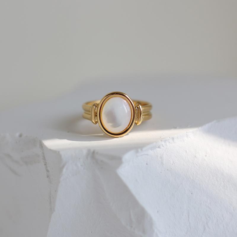 Nhẫn Thép Titan Mạ Vàng 18K Đính Ngọc Trai Sang Trọng Cho Nữ