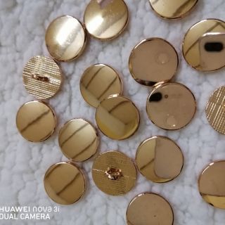 Cúc kim loại vàng đường kính 1,5. lâm Bình