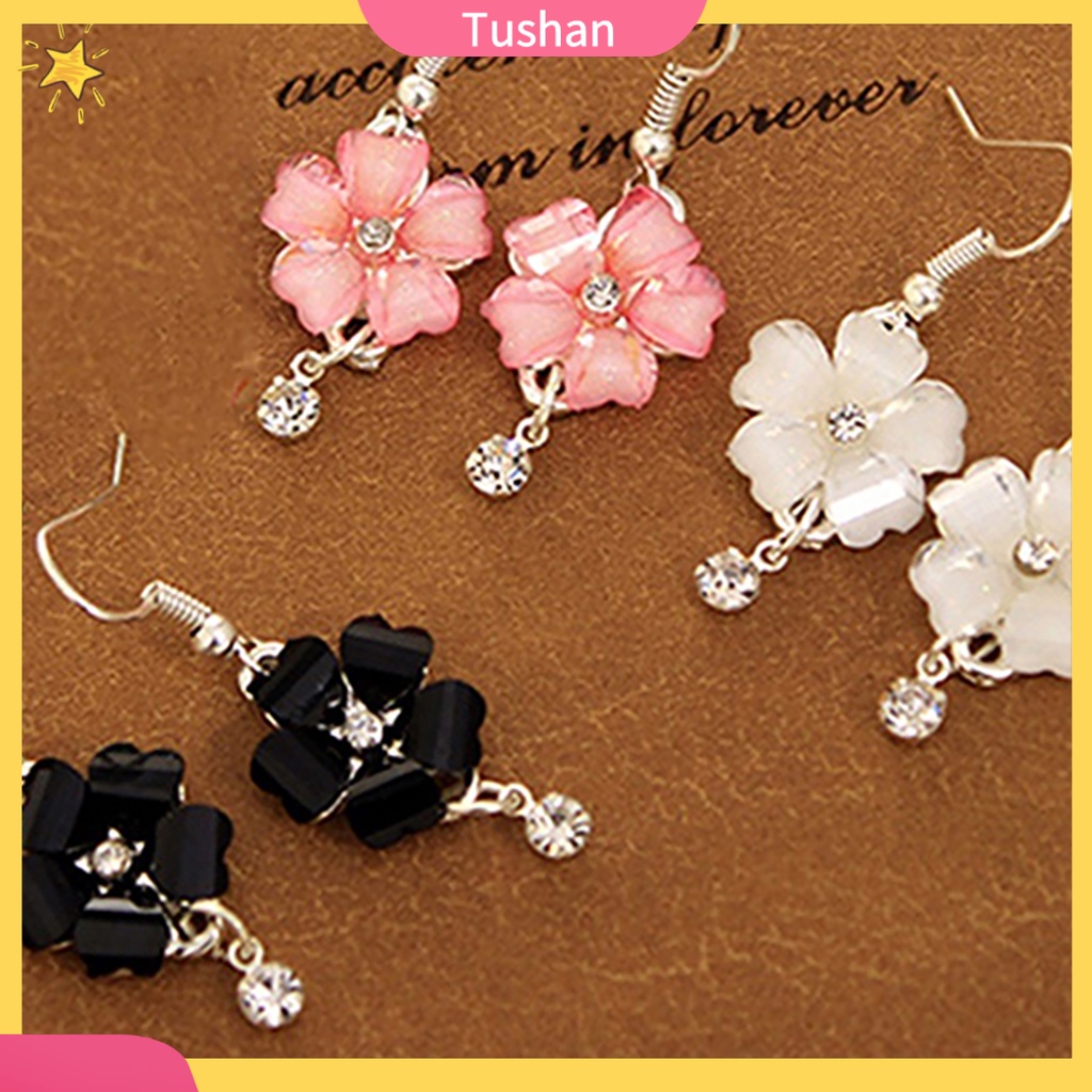 Khuyên tai hình hoa đính đá thanh lịch