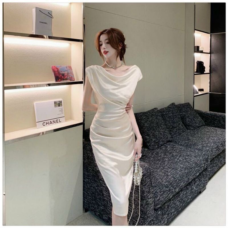 ĐẦM ÔM THÂN XẾP LI CỔ ĐỔ màu trắng Lh 0917399527