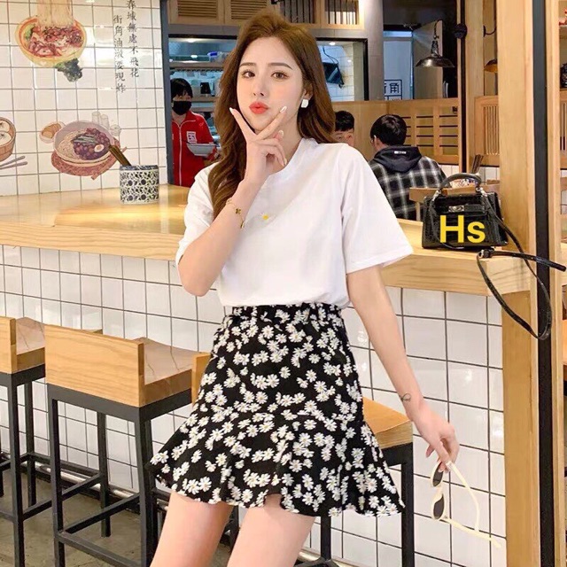 Set áo thun hoa cúc ngực + chân váy ngắn hoa cúc