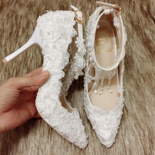 Giày cưới ren đính hạt