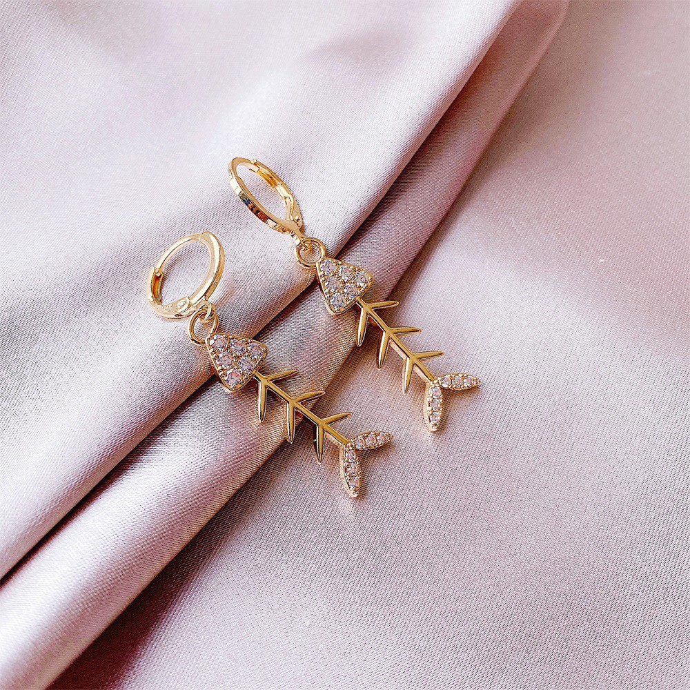 Bông Tai Thiết Kế Hình Xương Cá Đính Đá Zircon Thời Trang Sang Trọng