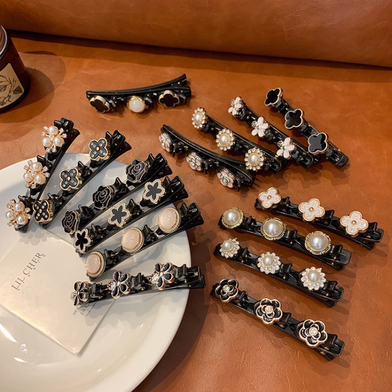 Kẹp Tóc Hình Cỏ Ba Lá Đính Đá Và Ngọc Trai Lấp Lánh Phong Cách Hàn Quốc Thanh Lịch Dành Cho Bạn Nữ