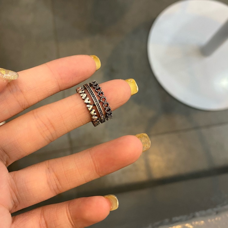 Nhẫn Tình Yêu Sơn Dầu Đen 191006Nhẫn Thiết Kế Đục Lỗ Thời Trang