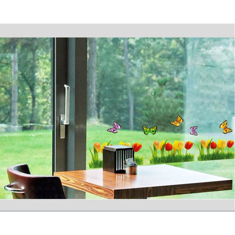 Decal trang trí chân tường Hoa Tulip sắc màu cùng Bướm