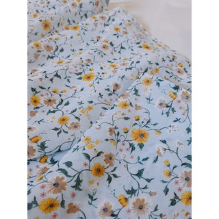 Váy hoa nhí cổ vuông