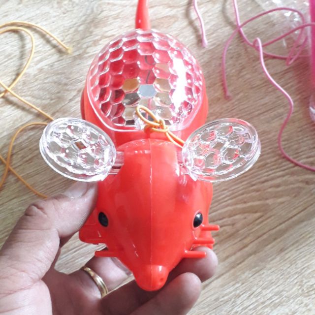 Chú chuột thần tài đi dạo có nhạc và đèn Led rất đẹp tặng kèm pin