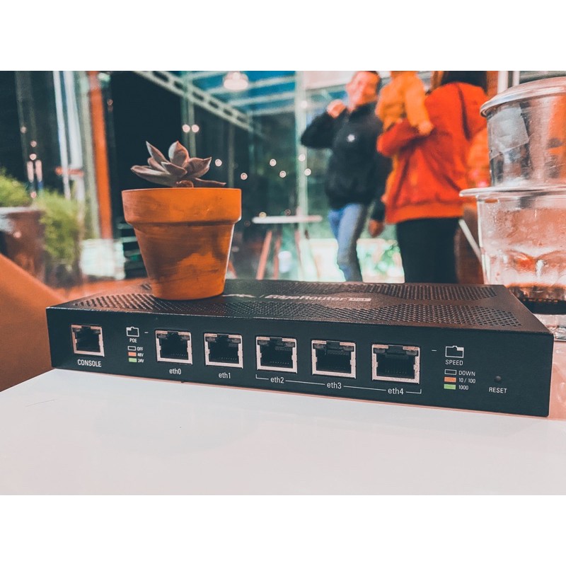Thiết bị cân bằng tải EdgeRouter ERPoe-5