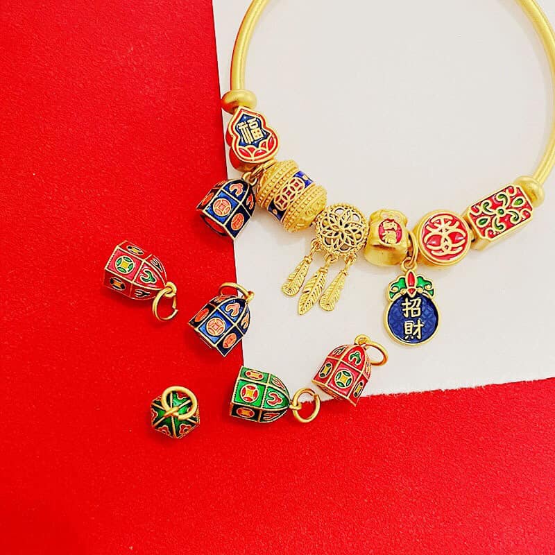Set vòng 10 Charm kèm Hộp gấm đỏ HongKong