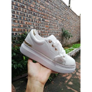 Giày thể thao đế bánh mỳ