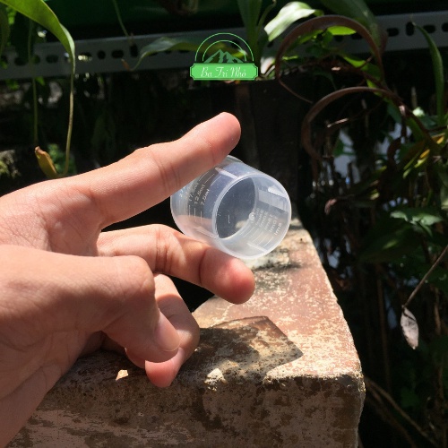 Cốc đong chia vạch 30ml  dùng để đong phân bón... với lượng nhiều I Ba Tri Nhỏ