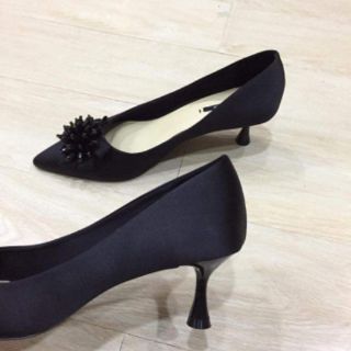 Zara xuất xịn lụa satin đính hạt sang chảnh