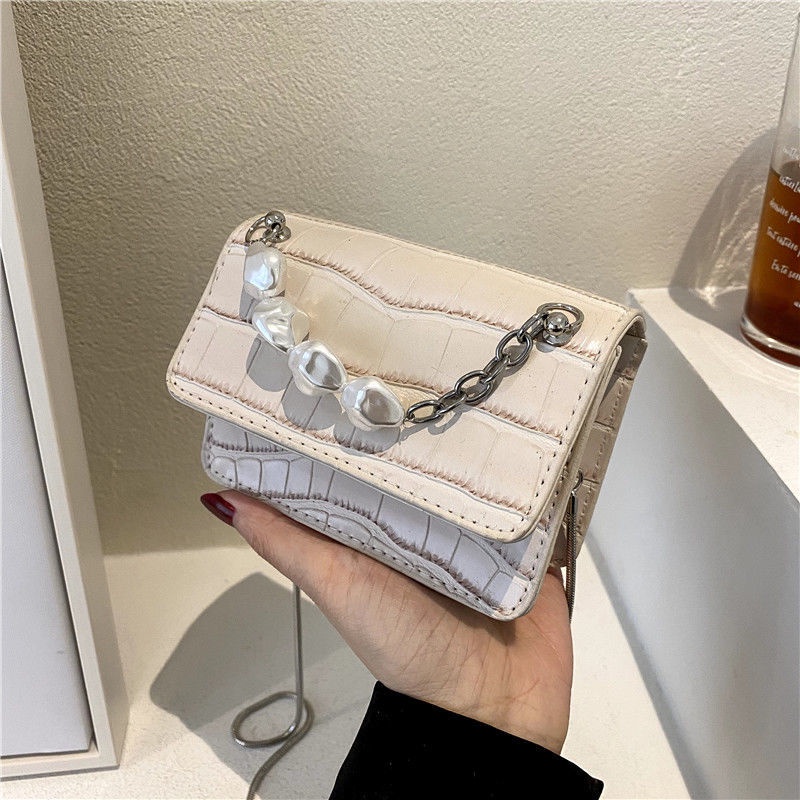 Túi đeo chéo mini dây xích ngọc trai da rắntúi hộp vuông