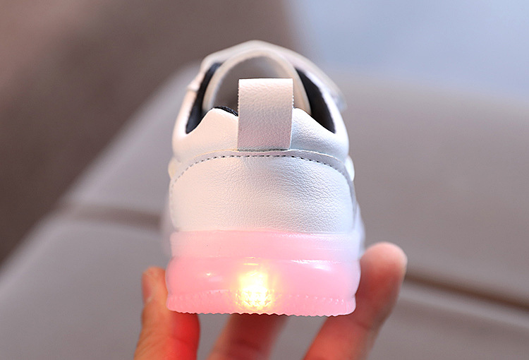 Giày thể thao đế mềm có đèn LED size 21-30 thời trang dành cho bé