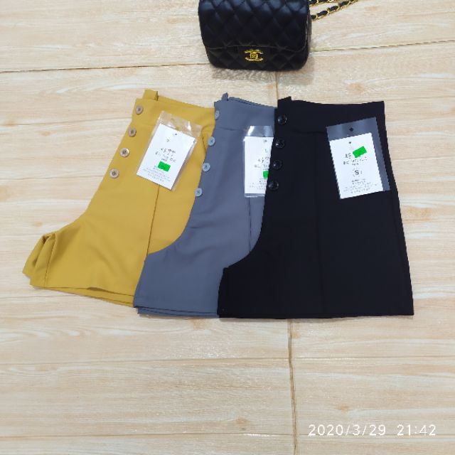 Quần short cạp lệch